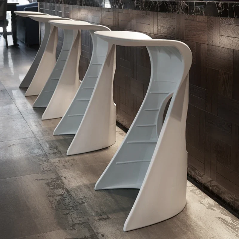 Silla de Bar creativa minimalista de forma especial, taburete alto de plástico apilable en la sala de estar, muebles para el hogar, celebridad de Internet