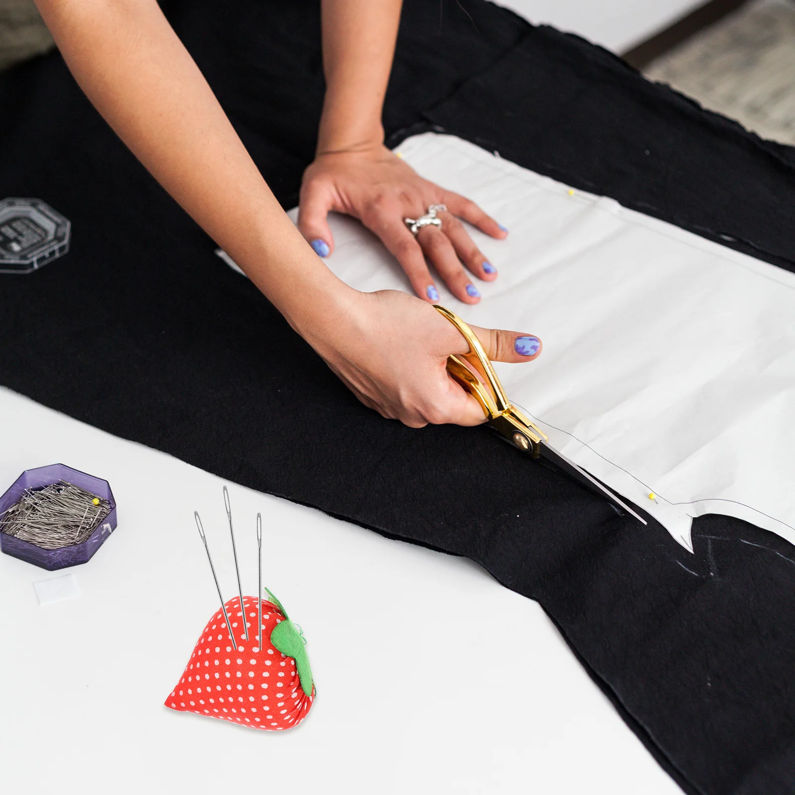 

10Pcs Portable Strawberry Pin Cushion Needle Holder Sewing Tool Easy Carry Needle Cushions Embroidery Sewing Accessories