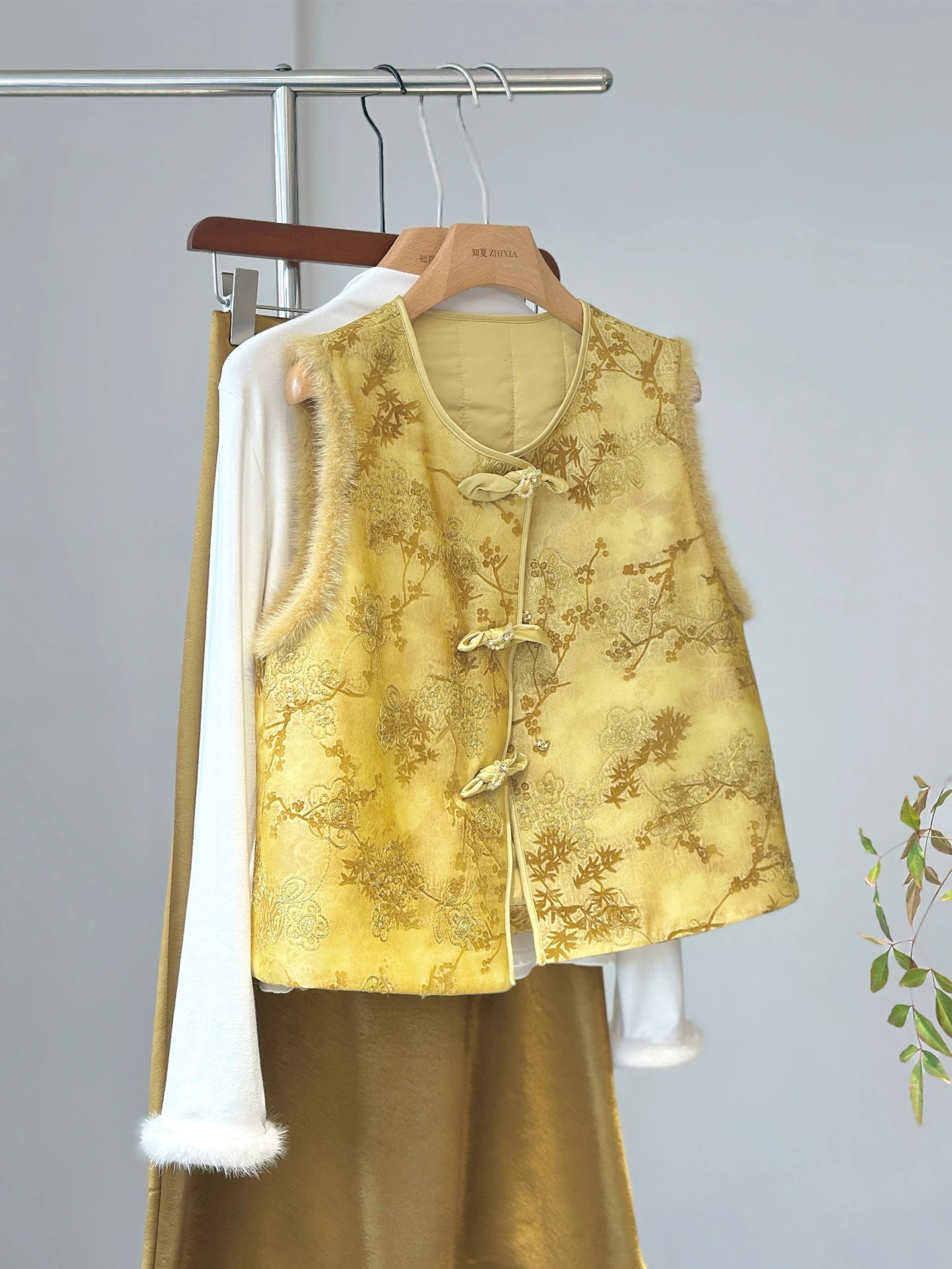 Yellow Age-Reducing New Chinese Style Vest Women's Outer Wear round Neck Quilted Bow Daily National