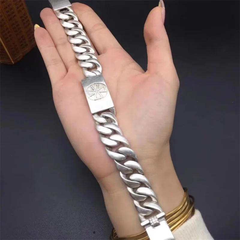 

Mai Chuang/ China Old Tibetan Silver Bracelet Fashionable Personalized Jewelry Exquisite Workmanship Men and Women Couples Gift