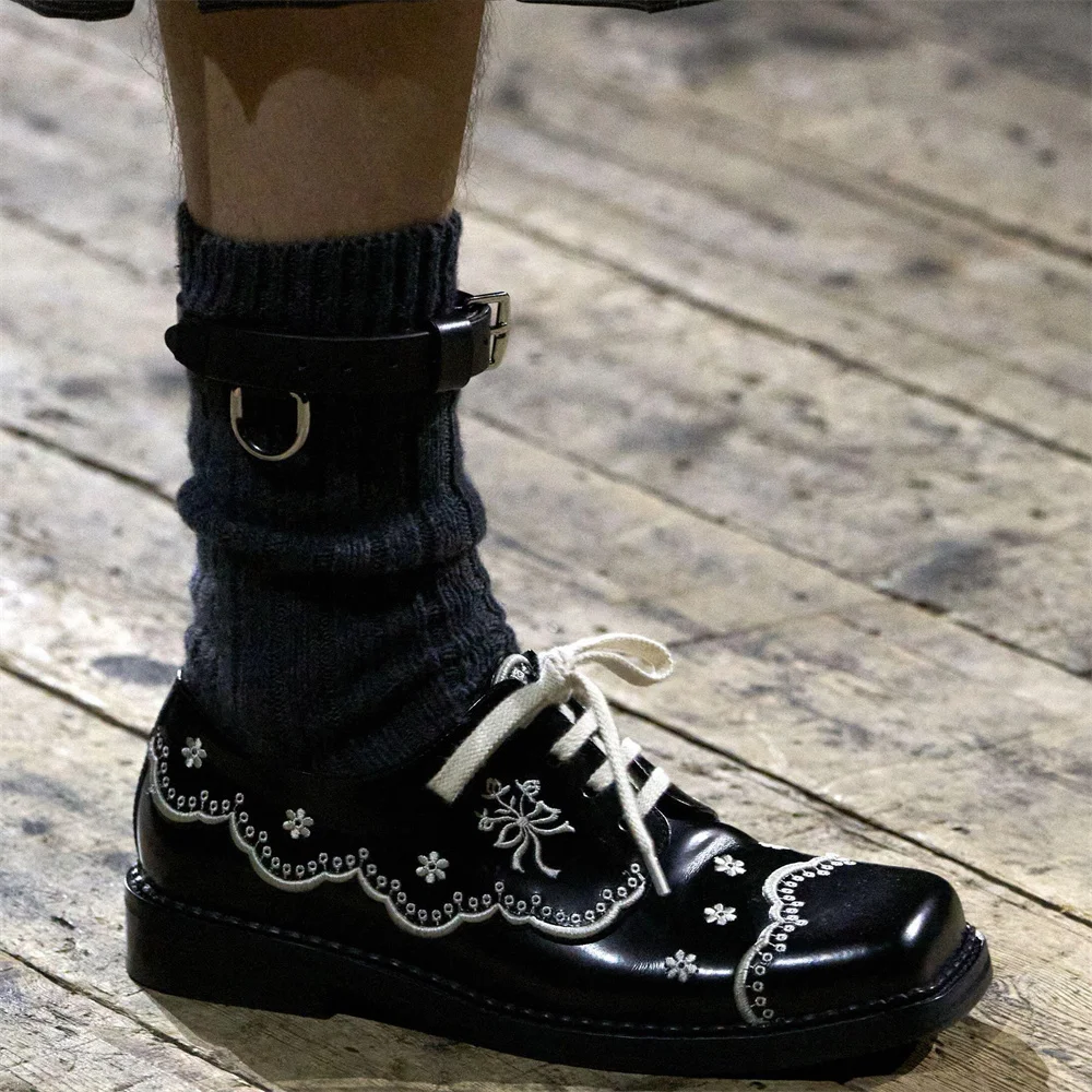 Dark Retro Embroidered Lace Derby Shoes Men Square Toe Thick Heel Casual Leather Shoes Classical Lace Up Block Single Shoes