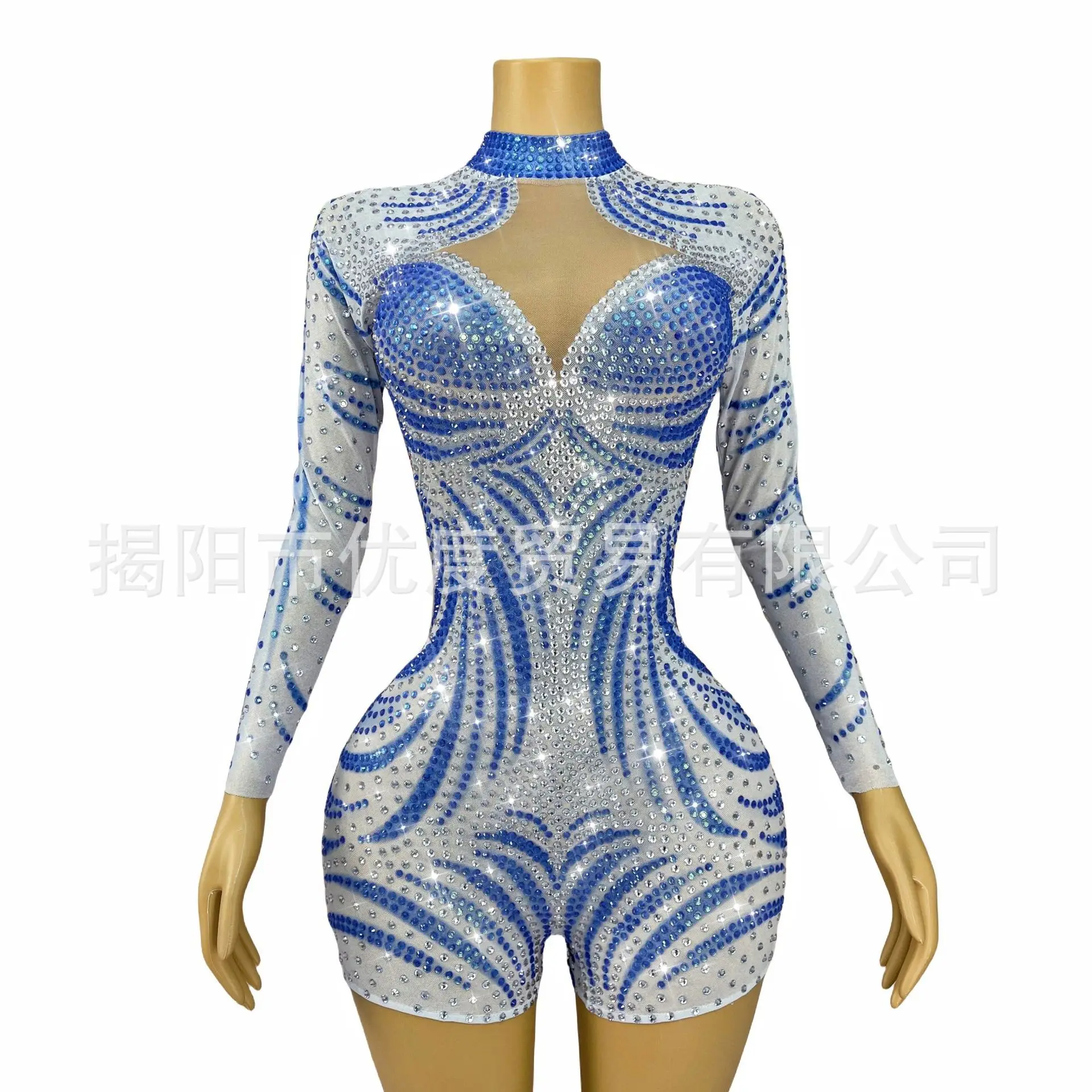 2026 تصميم شورت حللا فساتين حجر الراين حفلات الكوكتيل فساتين السهرة أداء الملابس السماء الزرقاء والسحب البيضاء