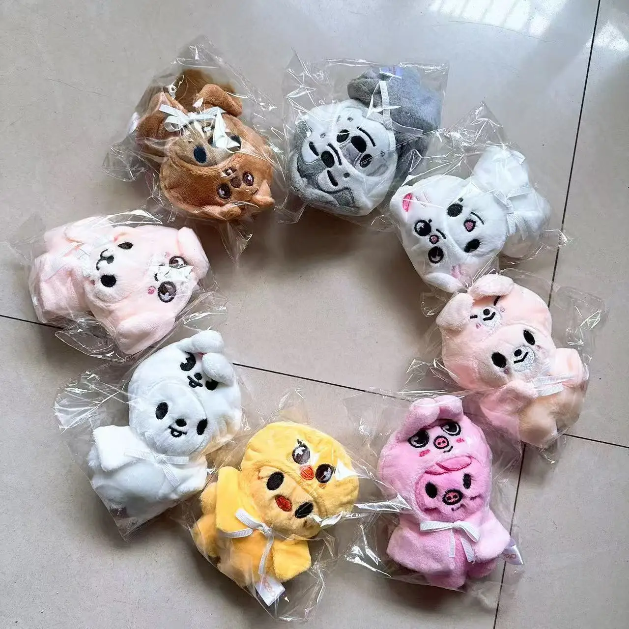 

SKZOO Stray Kids Plush Doll Keychain Doll Small Doll, Bag Pendant Plush Toy Pendant Children's Festival Gift