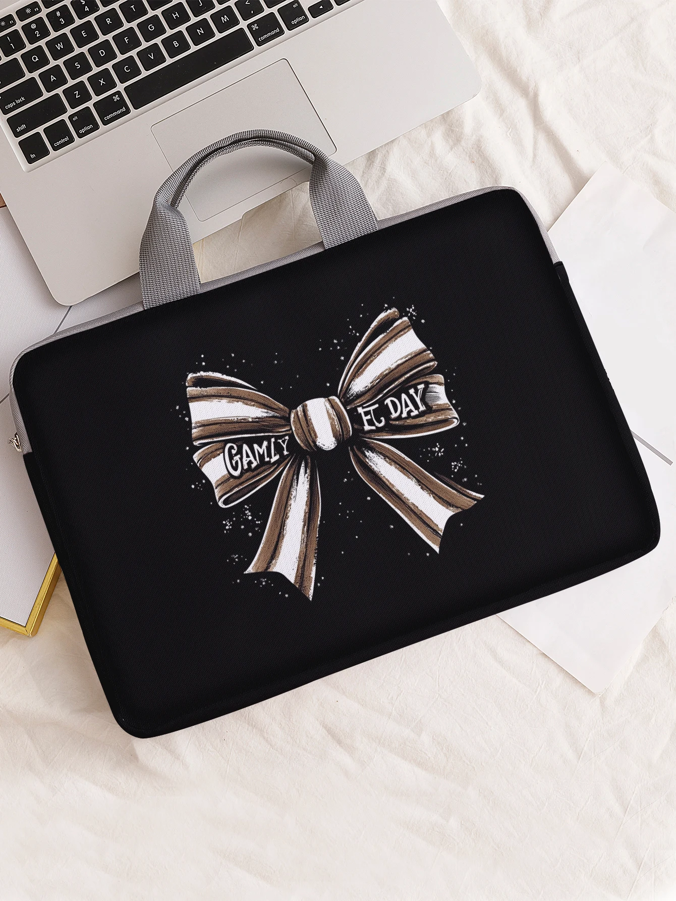 

One Set, Two Styles, Brown and White Bow Pattern Printed Laptop Sleeve, Briefcase, Suitable for 14-inch Laptops