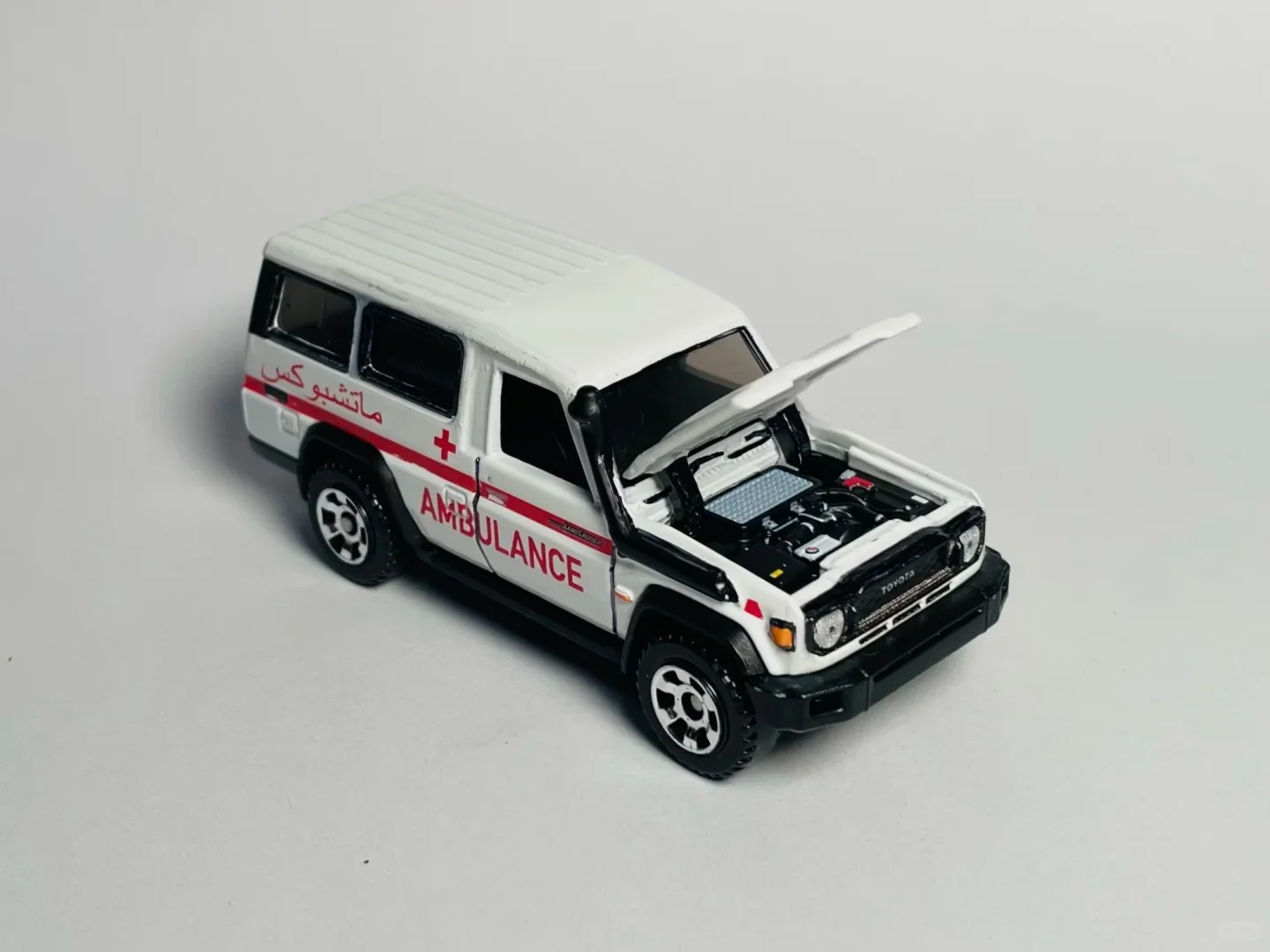 Matchbox Moving Parts FWD28 2024 TOYOTA LAND CRUISER 70 SERIES Ambulance Car 1:64 Alloy Metal Diecast Car Model Collectible Gift