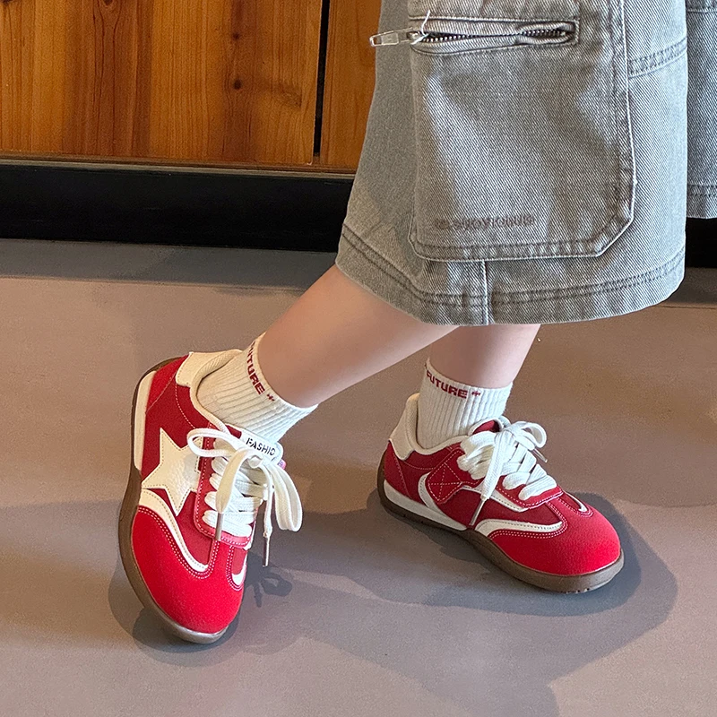 

Детские кроссовки KPOP из кожи, дышащие, повседневные, нескользящие, модные, для малышей, для девочек и мальчиков, весна-осень 2026