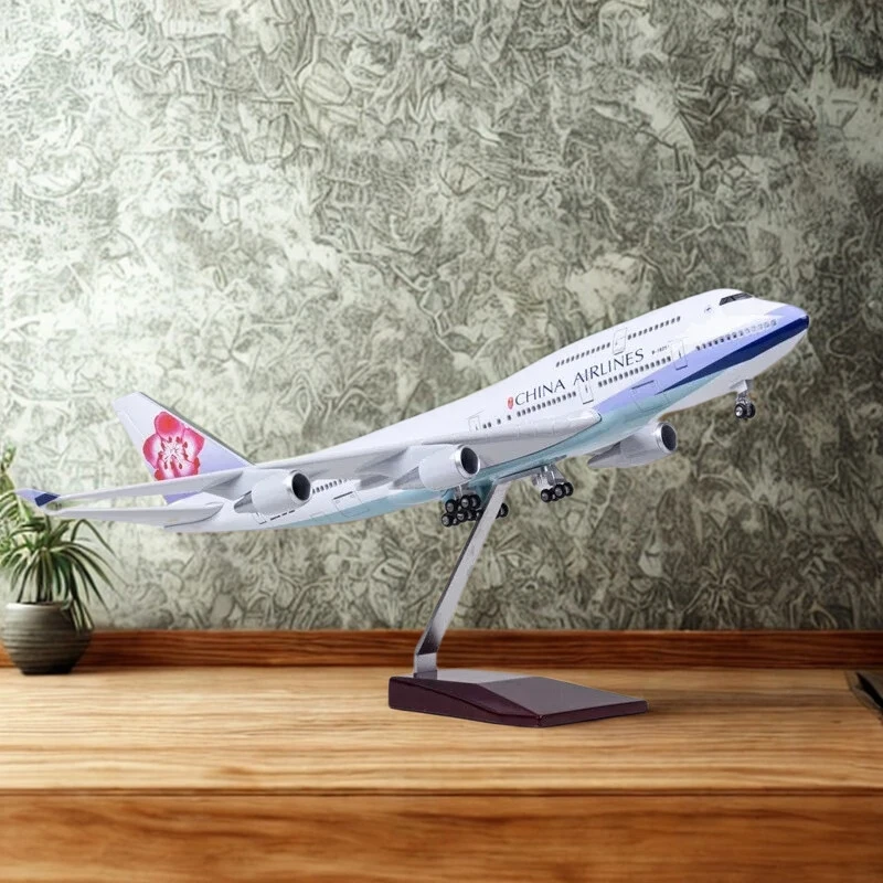 

Decoration 47CM 1/142 Scale Asia Airplane Airbus B747 Taiwan China Airways Model W Light Diecast Resin Plane Collection Gifts