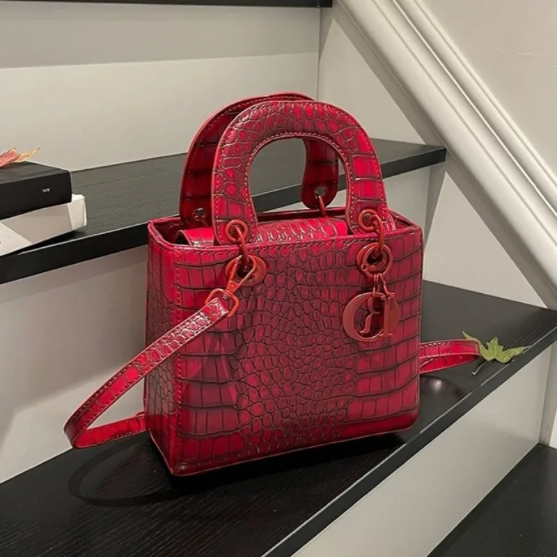 

Women's Durable Handbag Strong Materials For Regular Use And Active Lifestyle Resilient Construction