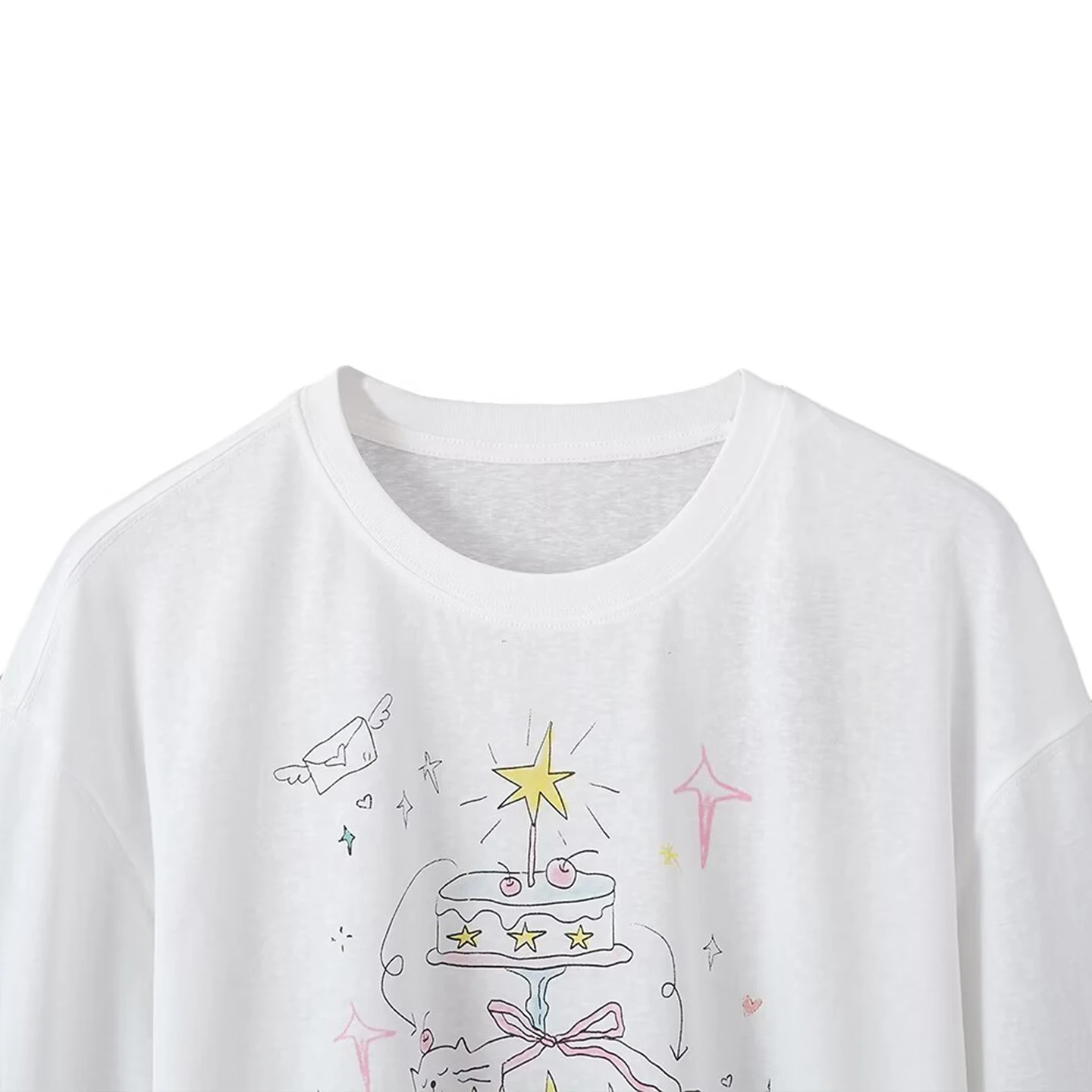 Luźna, codzienna, długa koszulka damska z nadrukiem, dopasowany krój, okrągły dekolt, regularna długość, jesień 2025, top damski.