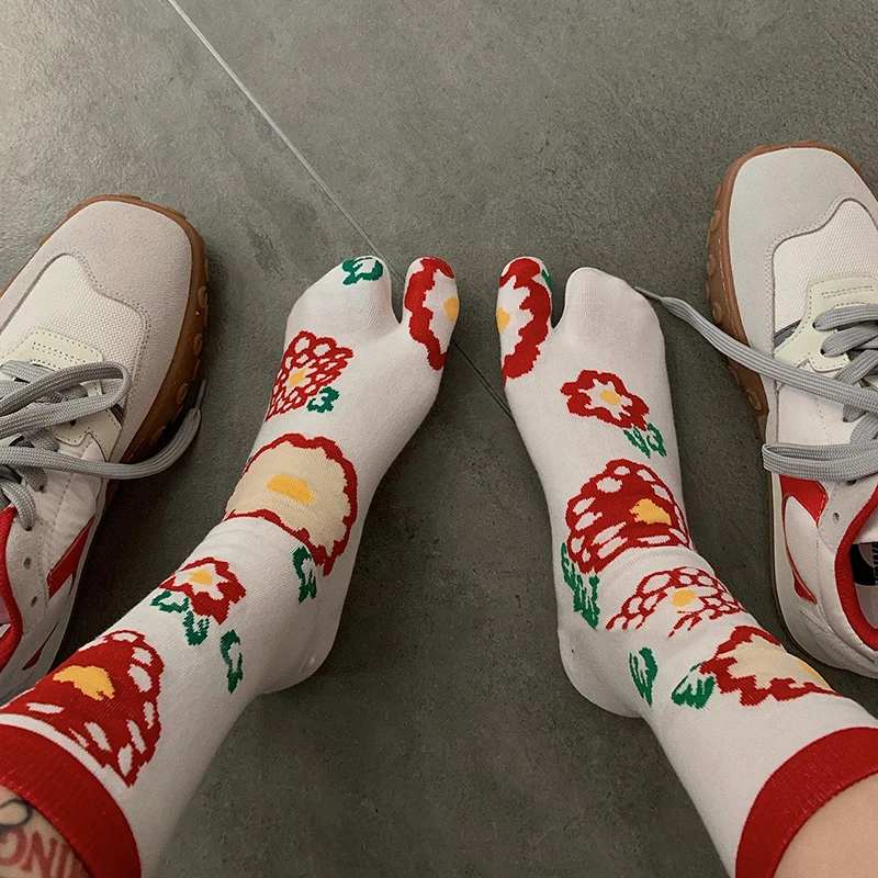 Spring Summer Cute Multi Colored Jacquard Carrot Cat Flower Artistic Patterns Cotton Split Toe Woman Socks Two-Toed Tabi Sox