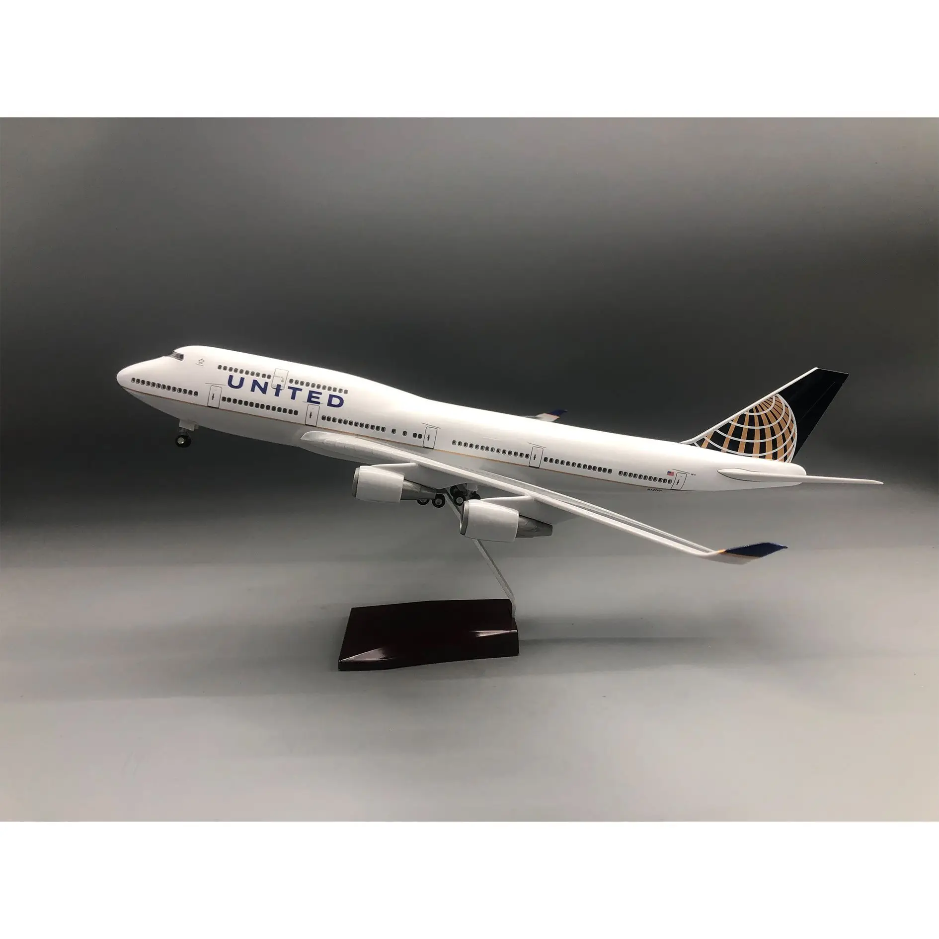 

Diecast Model Airplanes B747 United 47CM 1/150 Resin Scale Aircraft for Aviation Enthusiast with Landing Gear Wheels Light