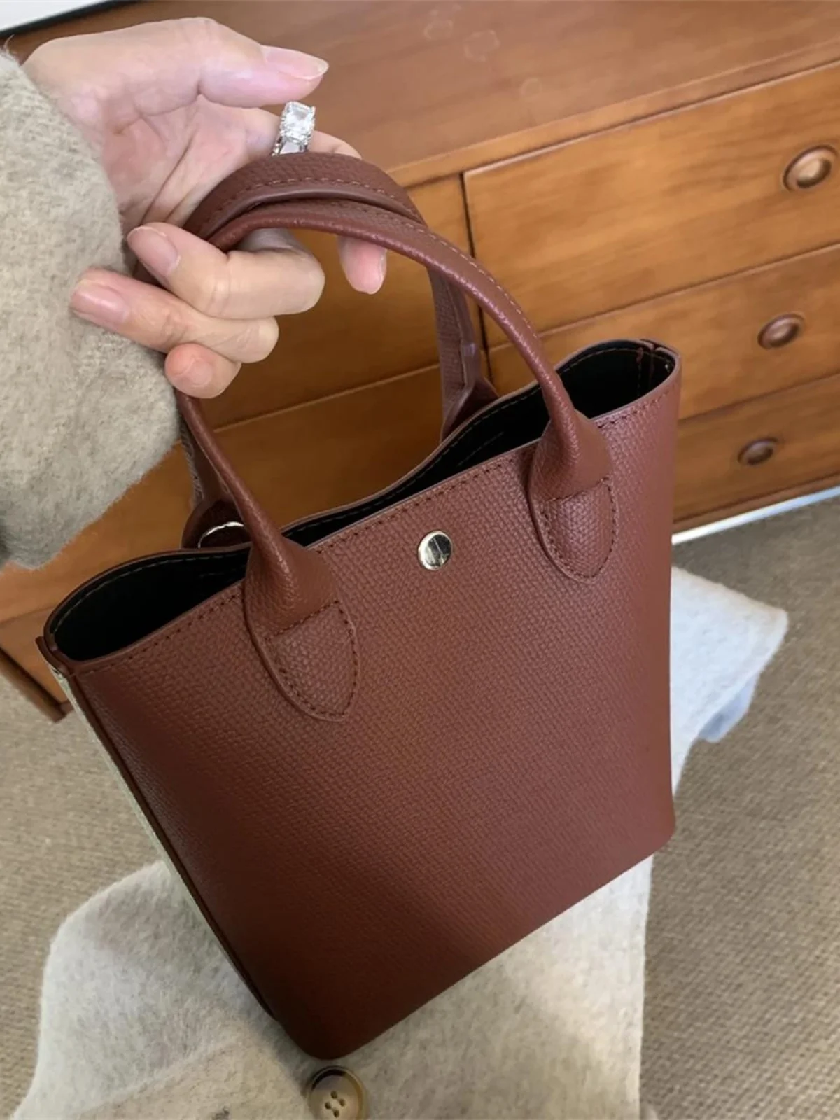 

Nno Autumn Winter Vintage Spliced Color Handbag Tote Buet Commuter Crossbody Bag Magnetic Bule Closure Soft Handle