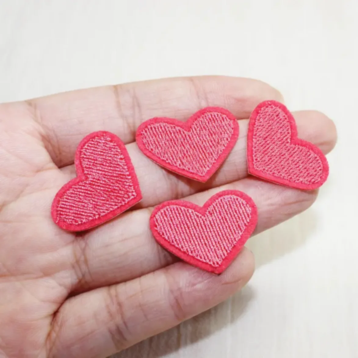20Pcs/Lot Mini Love Heart Patches Embroidered Pactch Iron On Fabric For DIY Sewing Crafts Appliques Badge Clothing Accessories