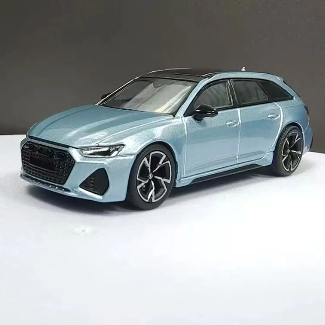 

Diecast 1:64 Scale Audi RS6 Alloy Car Model Collectible Toy Gift Souvenir Display Ornament