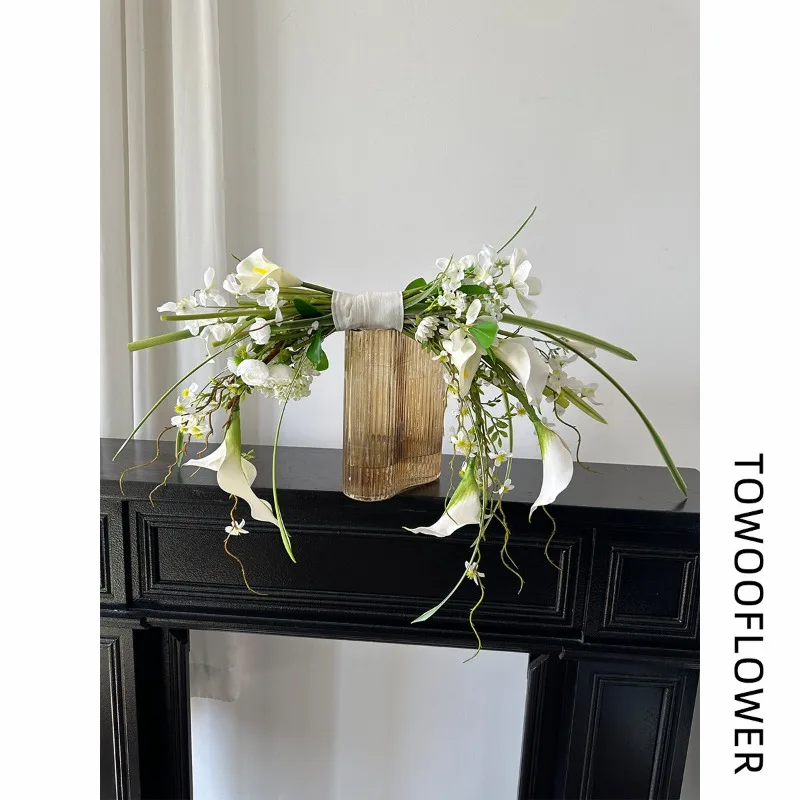 French crescent moon bouquet simulated flower outdoor photo bride wedding wedding photo studio wedding bouquet