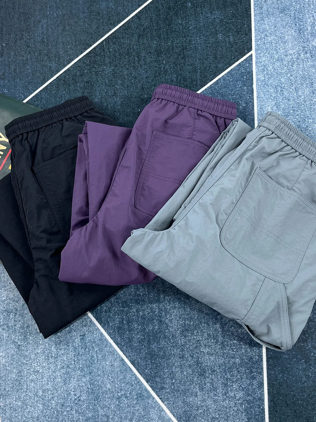 กางเกงคาร์โก้ผู้ชายแบบแห้งเร็วสำหรับกิจกรรมกลางแจ้ง รุ่นหนา สไตล์ญี่ปุ่น แบรนด์ทันสมัย ทรงหลวม ขากว้าง ทรงตรง มีกระเป๋าหลายช่อง สวมใส่สบาย