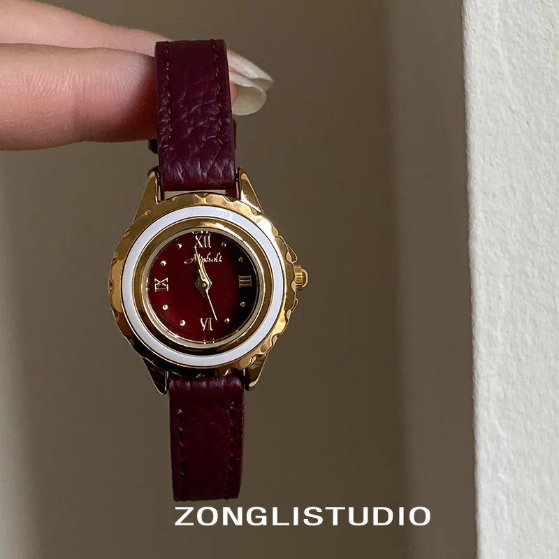 

Stylish And Luxurious Women'S Watch, Vintage Design, Leather Strap, A Perfect Gift For Women. High-Quality Women'S Wristwatch.