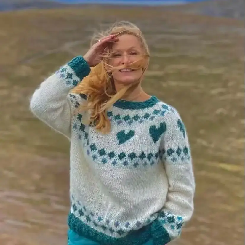 Fashionable hand woven green heart-shaped pattern round neck loose fitting pullover sweater soft mohair wool top new style