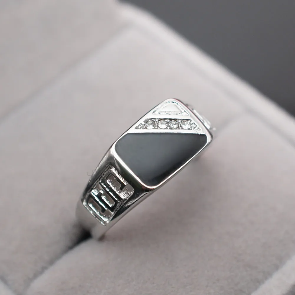 Hot-selling new creative and simple yet versatile trendy triangular oil-drop men's ring jewelry from Europe and America