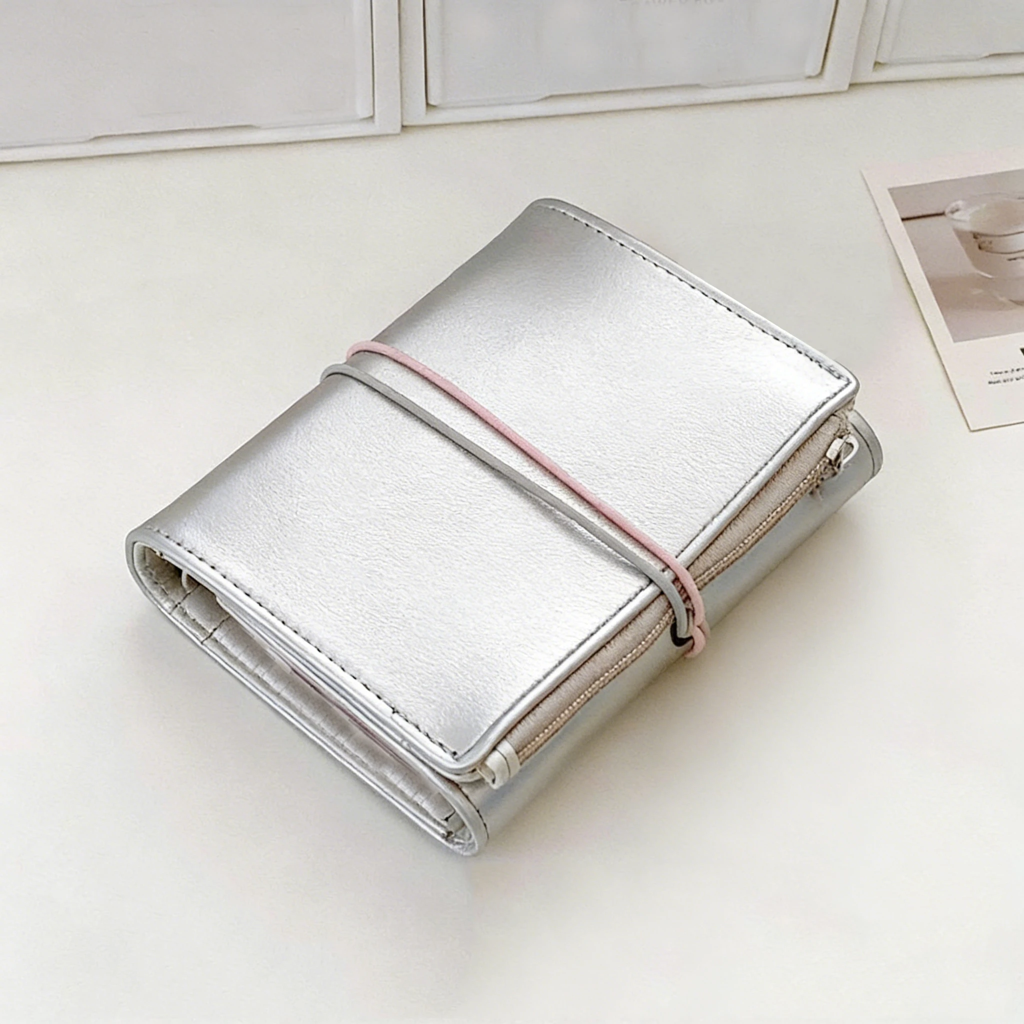 

1 шт. Серебристая кожаная обложка M5 для блокнота/ежедневника со сменными листами. В комплекте с обложками.