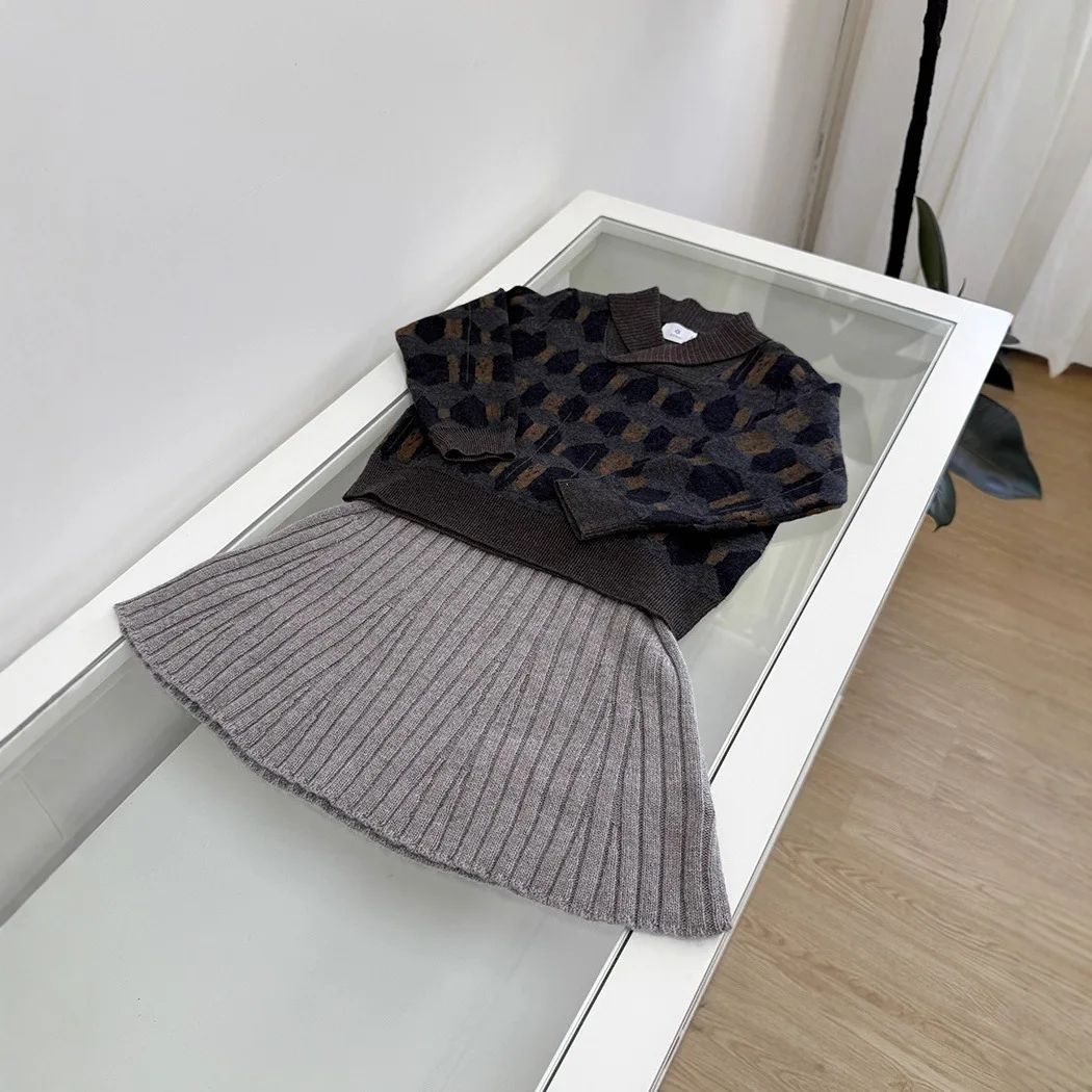 

2025 Autumn/Winter New Children's Knitwear Set Girls' Retro Fruit Collar Long-sleeved Sweater + Wool Skirt