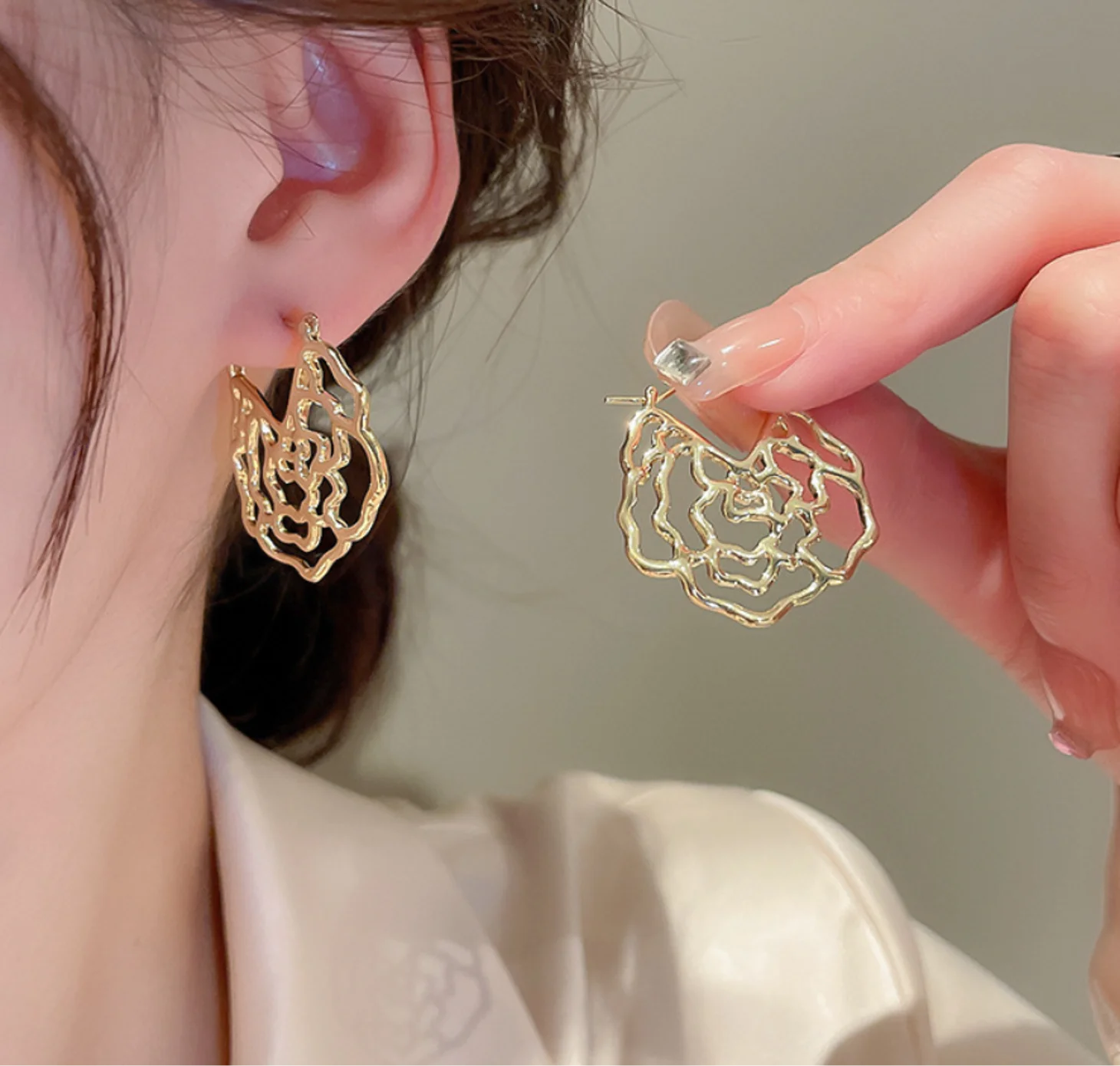 2022 new Vintage hollow cobweb flowers copper metal simple design Earrings for women Fashion Jewelry