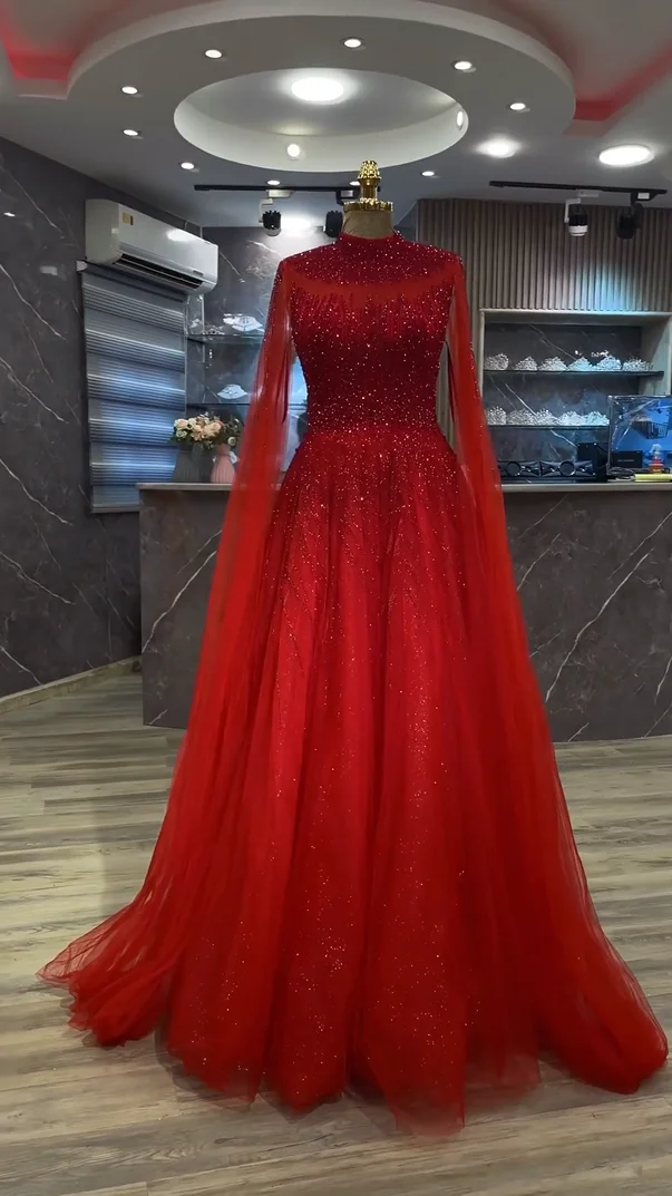 FATAPAESE Maßgeschneiderte arabische Nude-Verzierungen mit funkelnden Steinen, die das beige Kleid mit breiten Ärmeln für formelle Anlässe schmücken