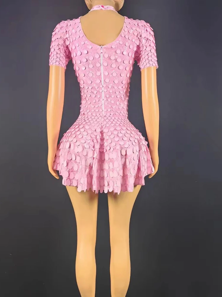 Wysokiej jakości elastyczna różowa sukienka z brokatem w kształcie muszli 2025 Nowa moda odzież damska na zamówienie