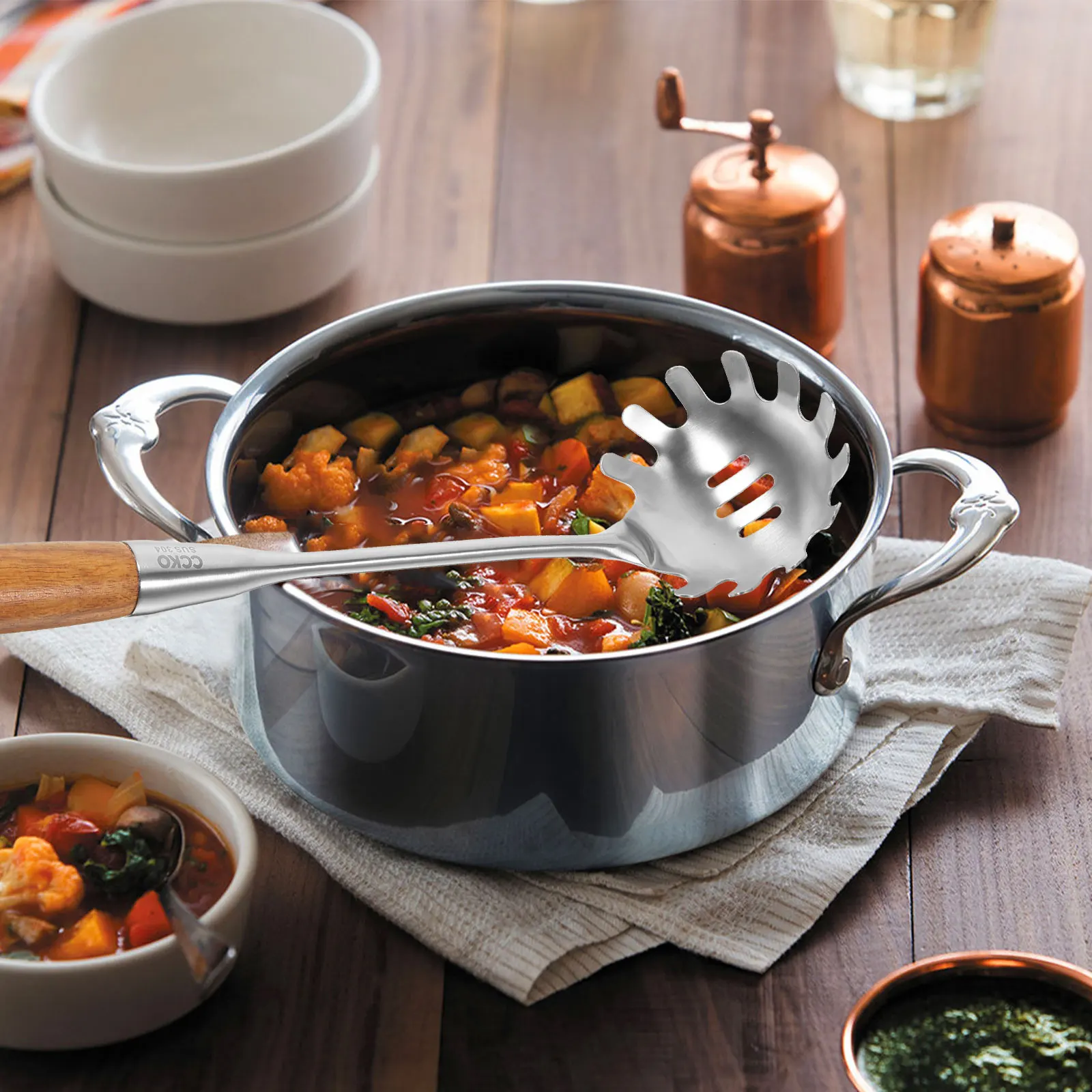 

Stainless Steel Spaghetti Server Noodle Strainer Spoon Kitchen Colander Drainage Hole Design for Pasta Cooking Utensil