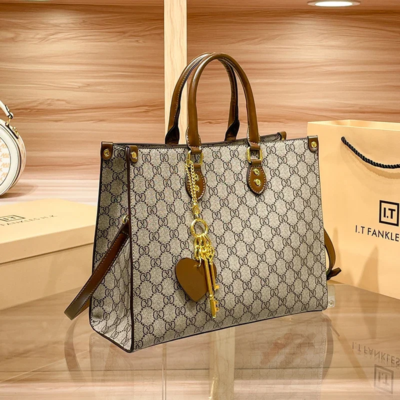

2025 New Summer Large Capacity Portable Tote Bag Premium Commuter Leather Women's Bag Women's