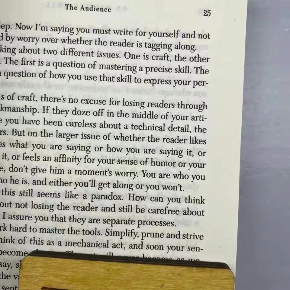 On Writing Well By William K. Zinsser The Classic Guide To Writinhg Nonfiction Learning English Writing To Learn Books