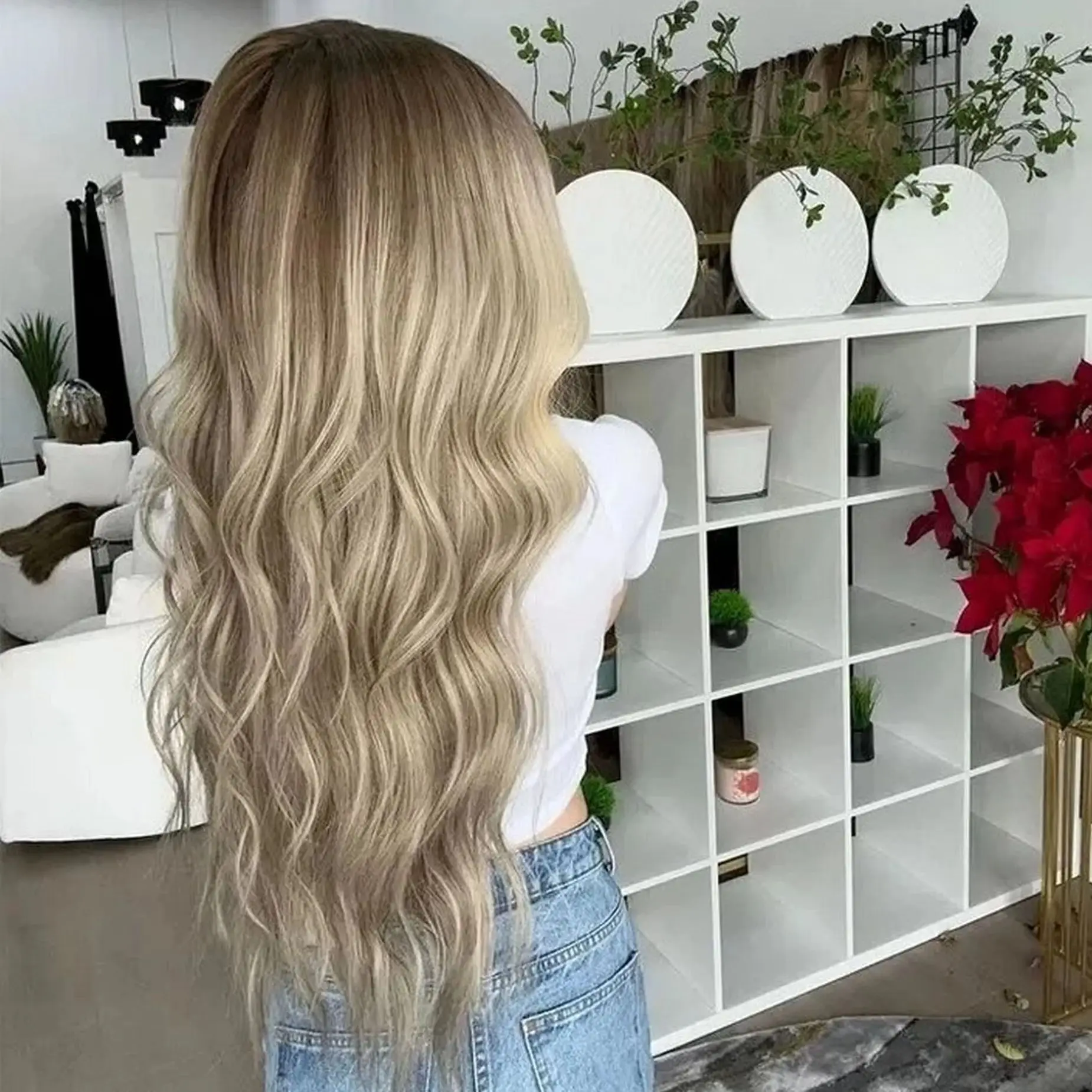 

Классические 13*4 HD Высокое качество Ombre Пепельно-русый Синтетические кружевные фронтальные парики 28 дюймов Длинные свободные волнистые парики Темные корни Высокое термоволокно