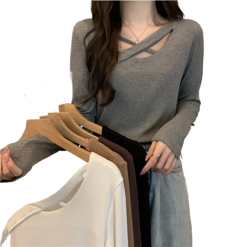 

Small Heart Design Long Sleeve T-shirt Women Unique Base Shirt Urban Style Regular Slimming Cut Heart Design T-Shirt