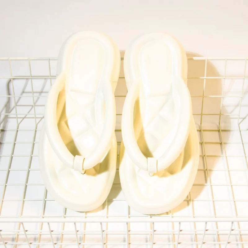 Women's Flip Flops Flat Heels Beach Shoes for Female Summer Cool Solid Outside Wear Leisure Vacation Trend Woman Slippers