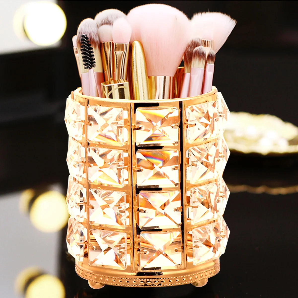 حامل كبير بتصميم مجوف ذهبي لفرش المكياج وأدوات التجميل وحاوية تخزين منظم للديكور