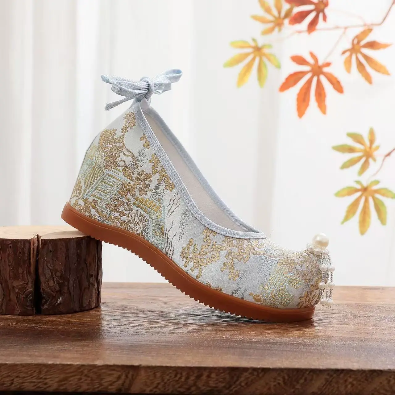 

Women Increased Internal Cocked Shoes Toe Hanfu Shoe Shallow Ankle Strap String Bead Tassel Silk Print Horse Face Skit Shoes