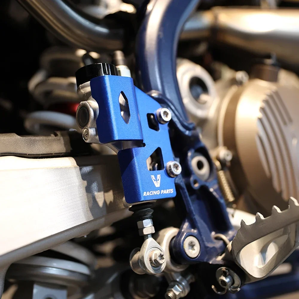 

Rear Brake Cylinder Guard Cover For Husqvarna FE FC FX 250 350 450 TC 125 TE 150 250i 300i TX 300 Motorcycle Pump Protector CNC