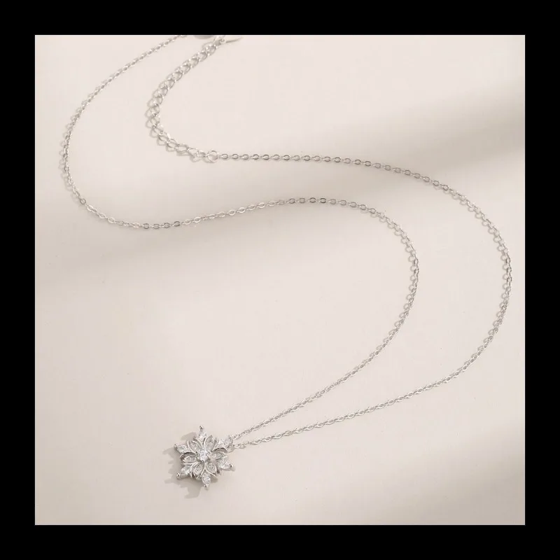 S925 الفضة رائعة شكل ندفة الثلج مطعمة قليلا الزركون ins نمط عيد الميلاد نمط قلادة المرأة تصميم الشعور قلادة