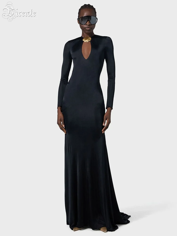 

VC Sophisticated Long Sleeved Black Maxi Dress with Cut-Out and Open Back for Gala Affairs Evening Gown