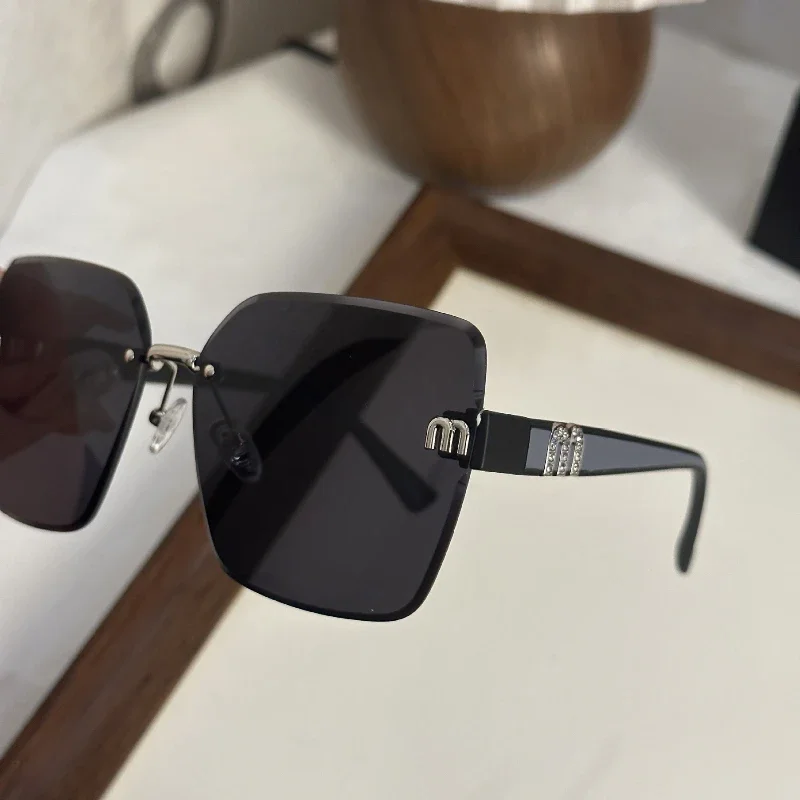 

2025 Высококачественные модные квадратные солнцезащитные очки без оправы для женщин, женские солнцезащитные очки, новые винтажные очки в стиле ретро UV400 Gafas De Sol