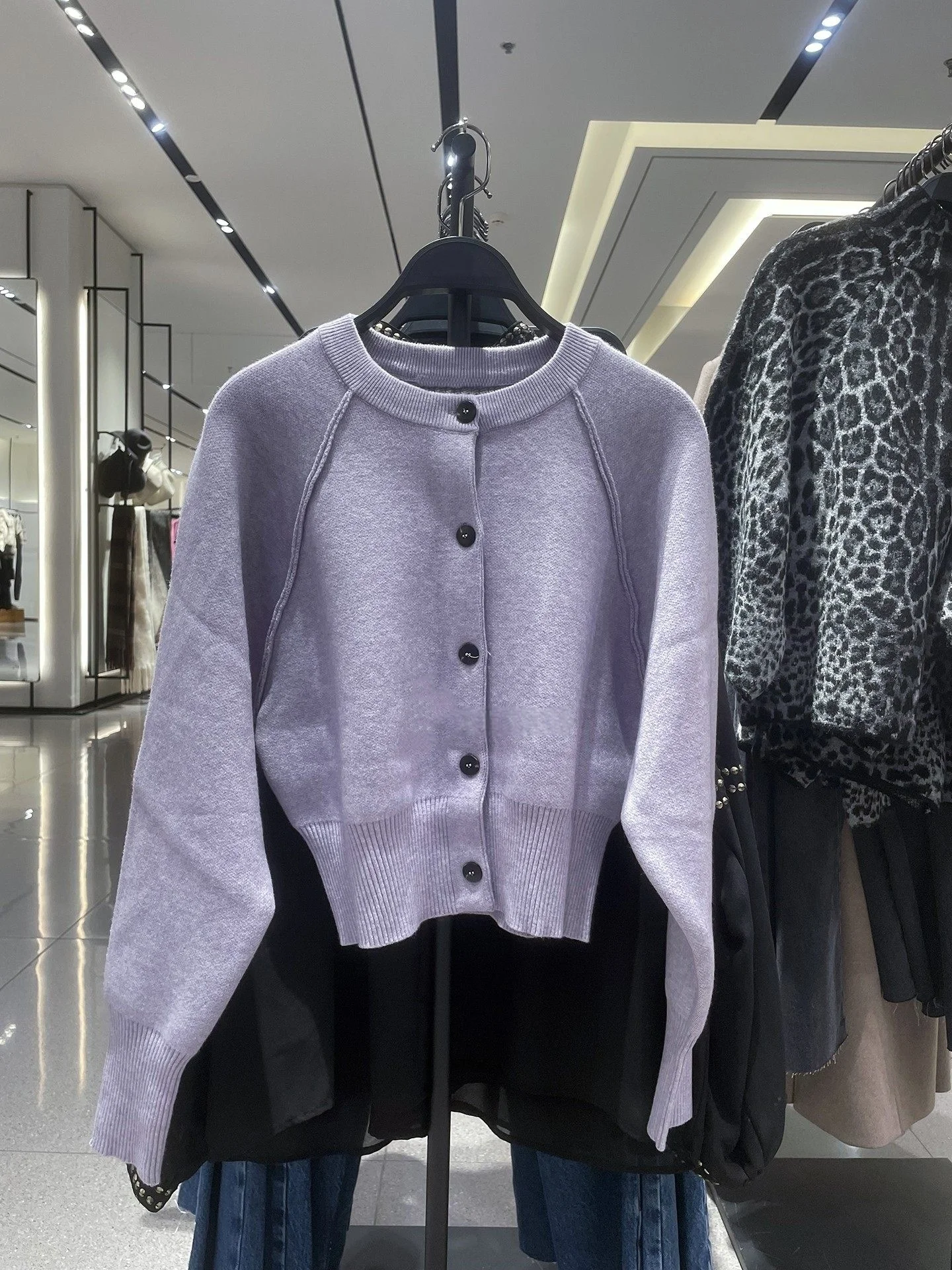 

Новая женская модная повседневная универсальная вязаная короткая куртка с круглым вырезом, однобортная, с длинными рукавами и французским ребристым краем, 2026 год