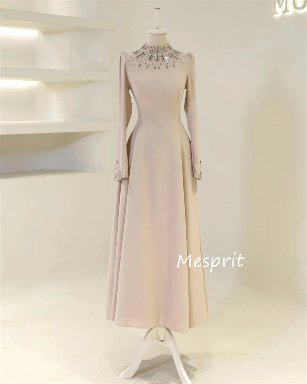 Maßgeschneiderte, exquisite Chiffon-Paillettenmuster-Falten-Midikleider in A-Linie mit hohem Kragen, maßgeschneiderte Anlässe, glitzernd – Detail 6