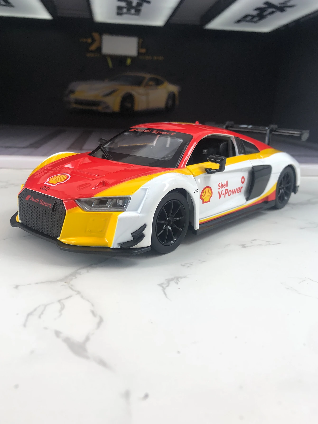 

CCA 1:24 simulation zinc alloy Audi R8 LMS model car, static ornament, metal collectible gift car