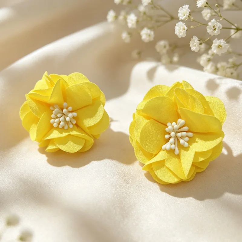Neue Chiffon-Spitzen-Blumen-Ohrclips für Damen, nicht durchstechend, exquisite bunte 3D-Blumen-Ohrclips, Urlaubs- und Strand-Schmuck. – Detail 6