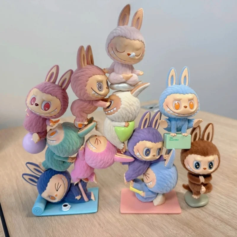 Figuras bonitas de Popmart Labubu Lazy Yoga, caja ciega, decoraciones, muñecas, juguetes de moda, adornos, caja misteriosa, pegamento
