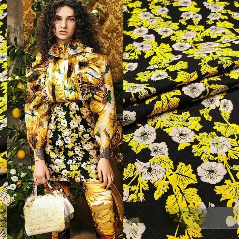 

The fabric of fashionable three-dimensional jacquard trench coat dress suit and brocade fashion is crisp