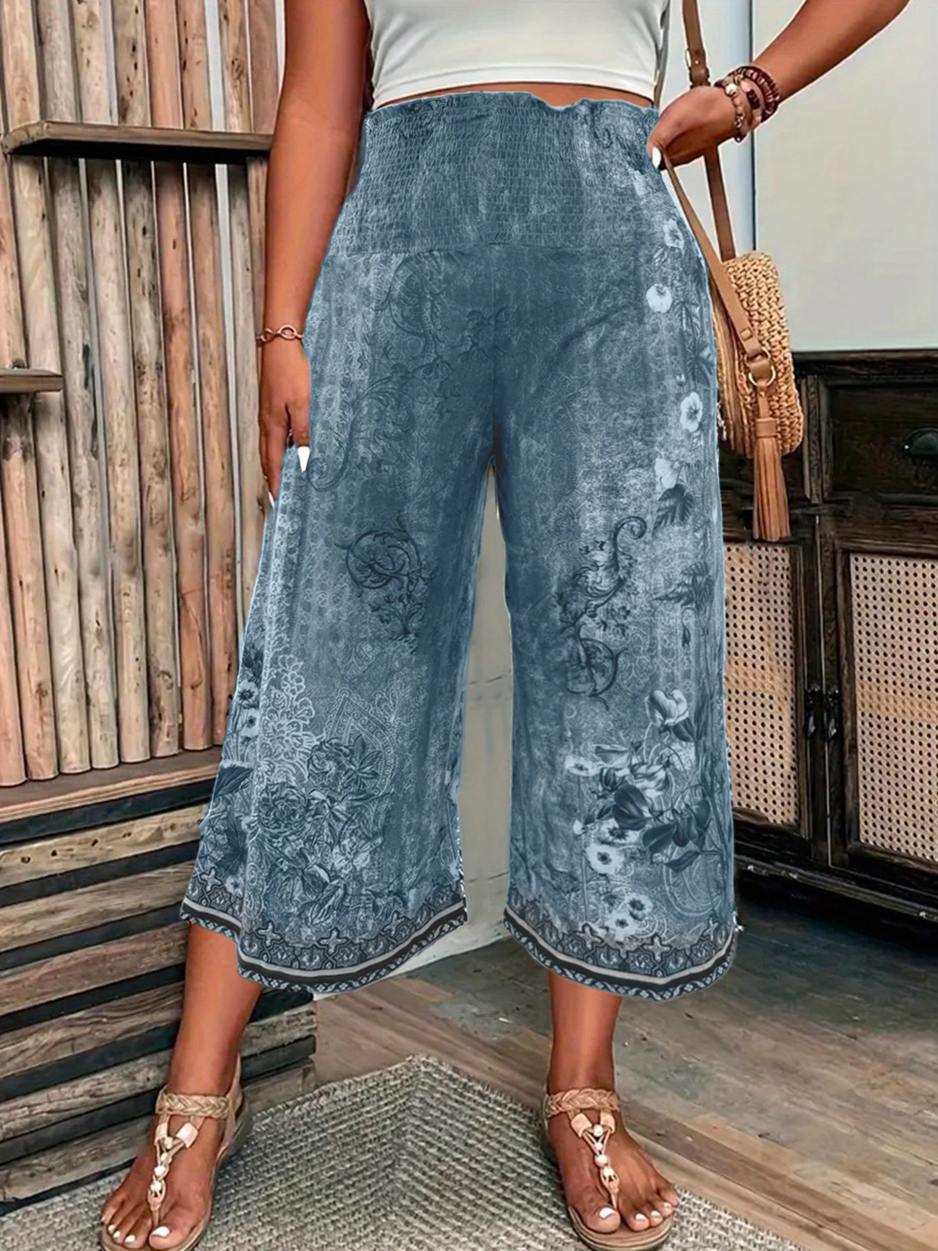 Vintage Purple Floral Paisley Border Print Plus Size Wide Leg Capri Pants, Elastic Smocked High Waist Soft Comfort Boho Casual All Season Printed Cropped Trousers With Pockets For Curvy Women view 2