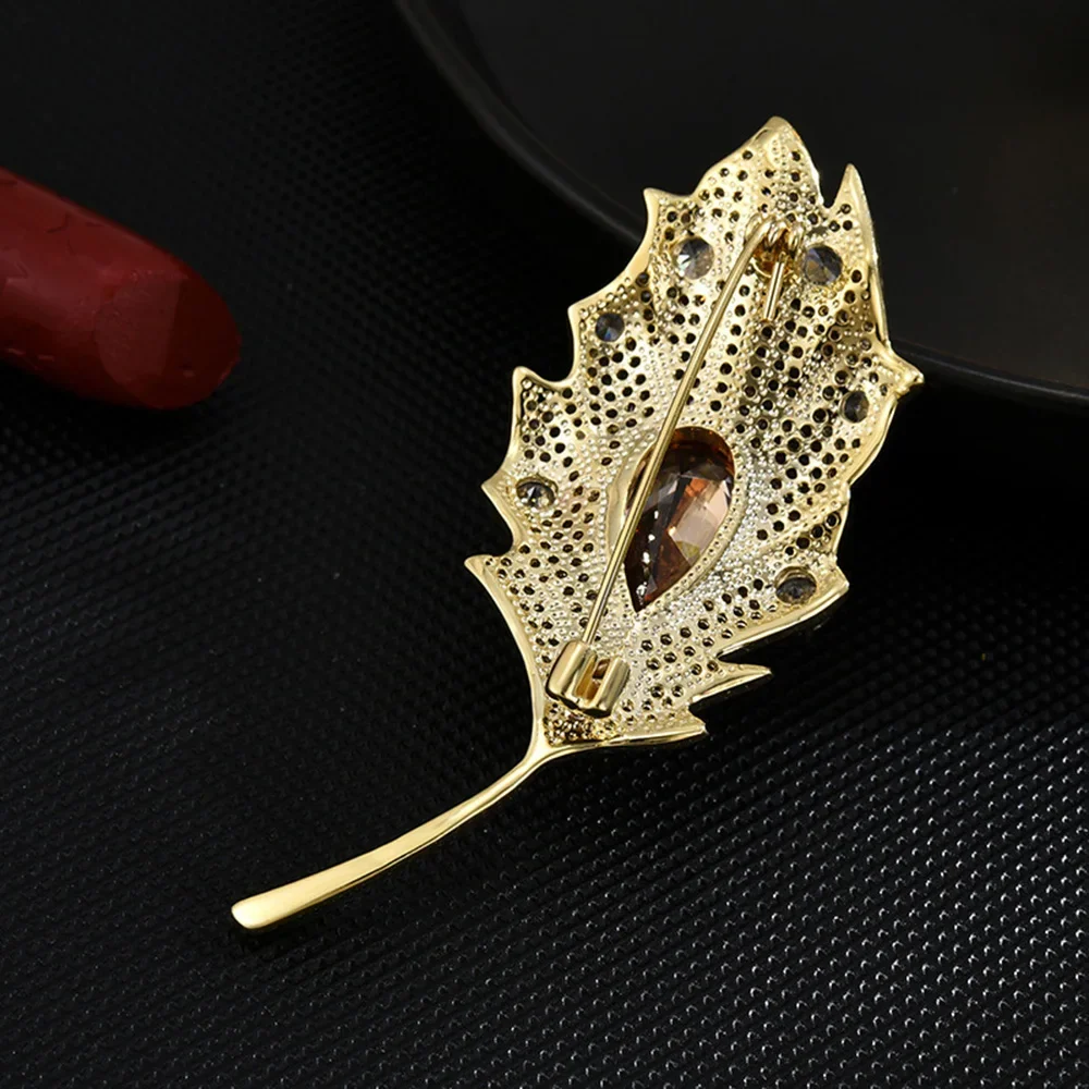 Fashionable Plant Crystal Brooch for Women Inlaid with Zircon Feather Leaf Brooches Badge Clothing Coat Jewelry Accessories