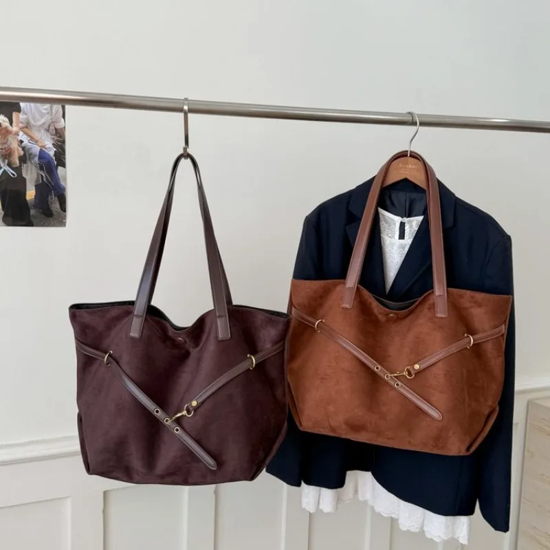 

Unique Glamorous Work Bag One Shoulder Office Commuting Work Trip Exquisite Fashionable Chic Effortless Dainty Elegant Portable