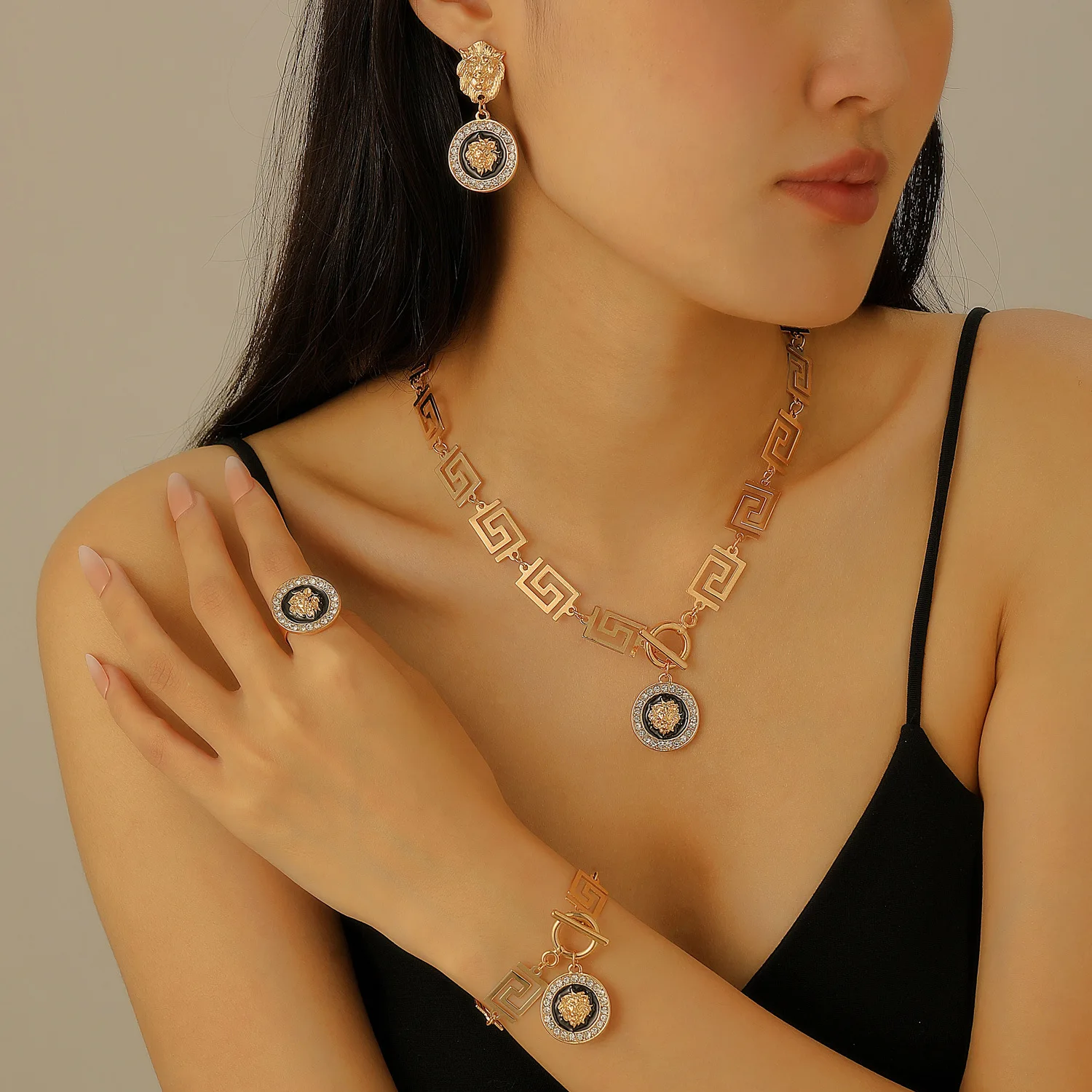 

Lion Head Medal Spiral Charms Golden Drop Earrings Bracelet Ring Necklace Women Jewelry Set